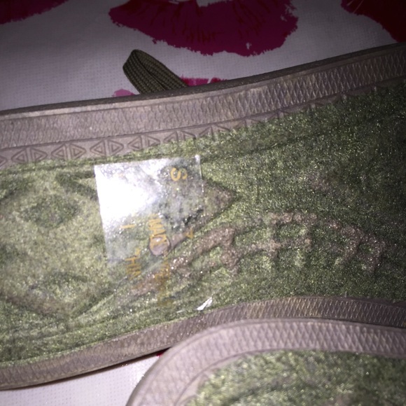 Olive green suede sneakers - Picture 6 of 7